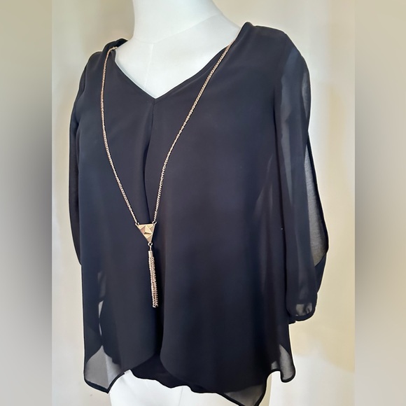 Chic Black Blouse with Necklace - Picture 5 of 13